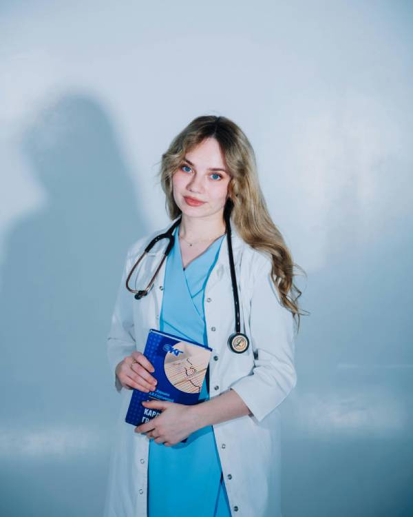 Dr. Elena V., Anxiety & Stress — Wellbe online therapy specialist